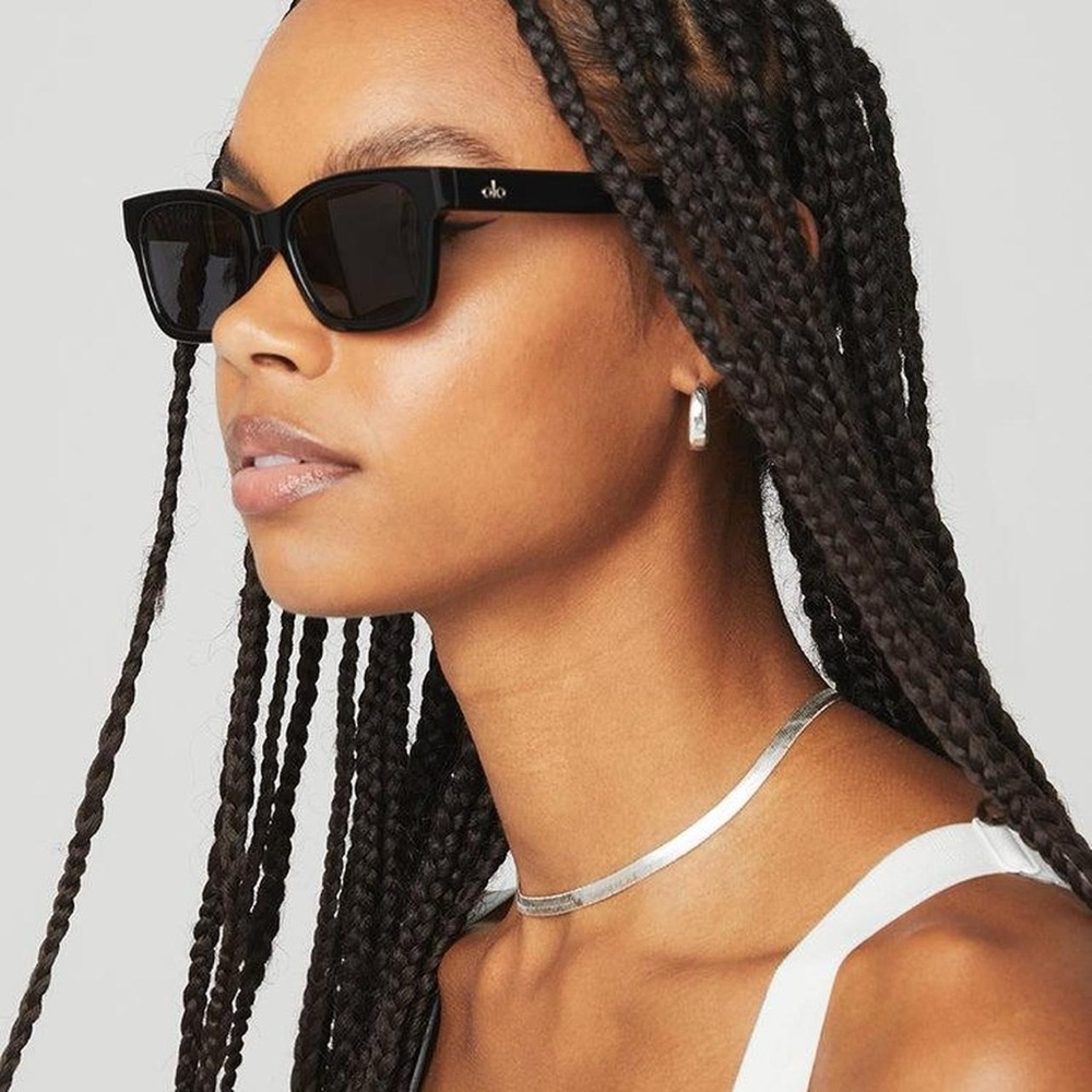 Alo Yoga Chill Sunglasses in Black